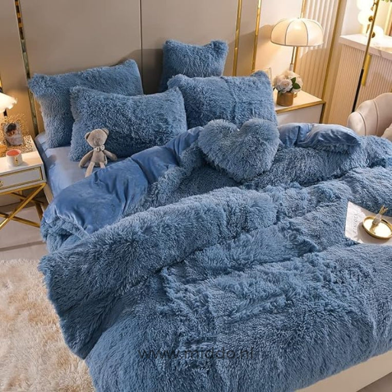 Cozy 5-Piece Fleece Bedding Set with Free Heart Pillow