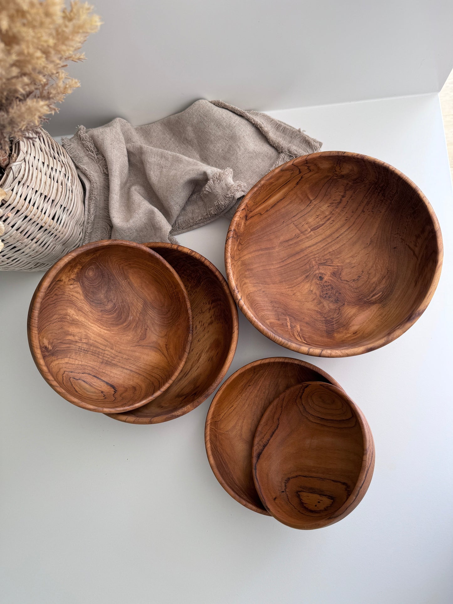 Nesting Teak Bowls Set – 5 Handcrafted Pieces in Classic Style