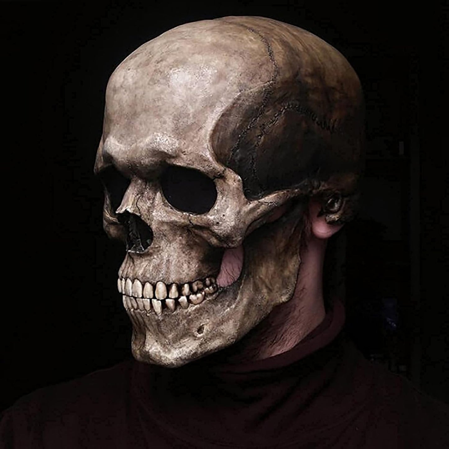 GloomGuard Skull Mask – Command Attention with Unmatched Realism