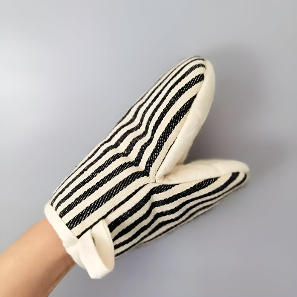 Elegant Striped Oven Mitts for Safe Cooking