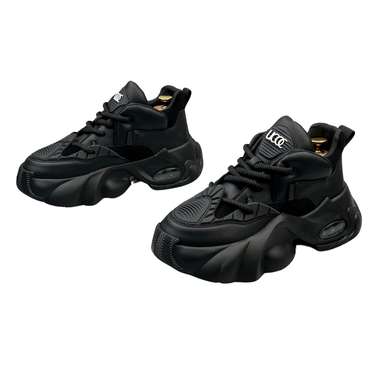 Retro Style Sneakers Featuring Air Cushion Technology