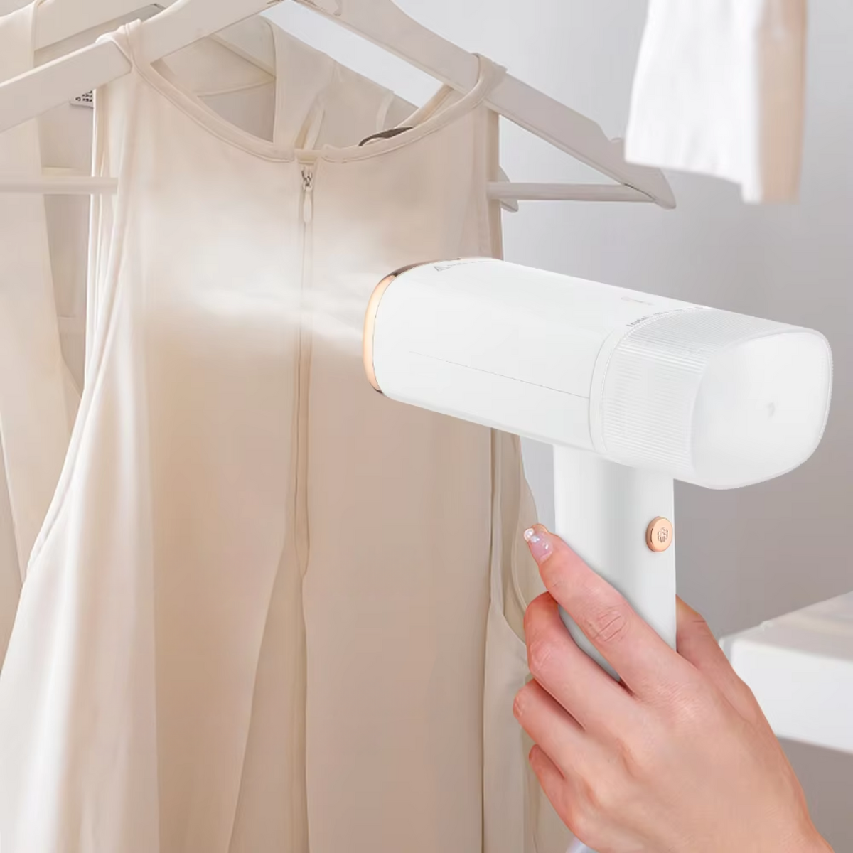 Portable Steam Iron - Lightweight Design for Easy Handling