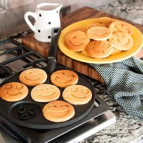 JoyFlip — Effortlessly Flipped Smiley Pancakes for Happy Mornings