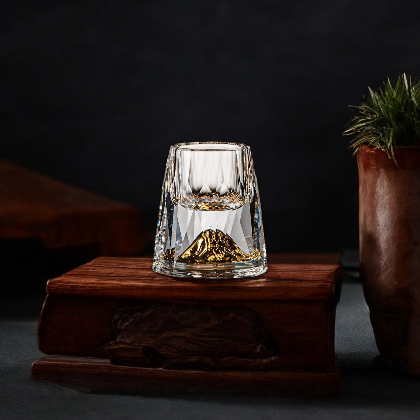 Handcrafted Crystal Glass Set with Gold Flakes – 2 Pieces for Whisky & Fine Drinks