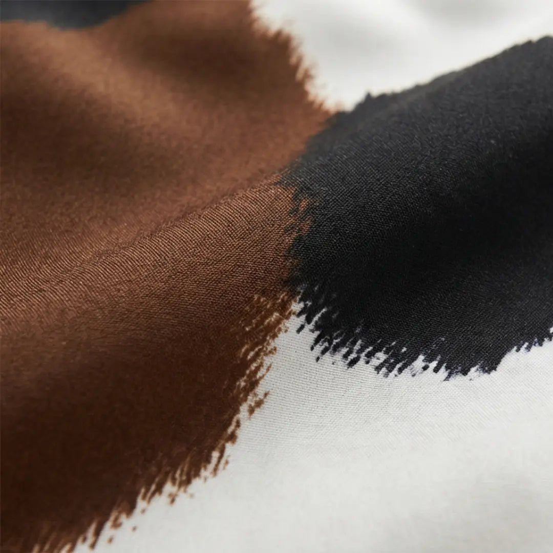 Rustic Elegance Bedspread Set Featuring Cowhide Motif