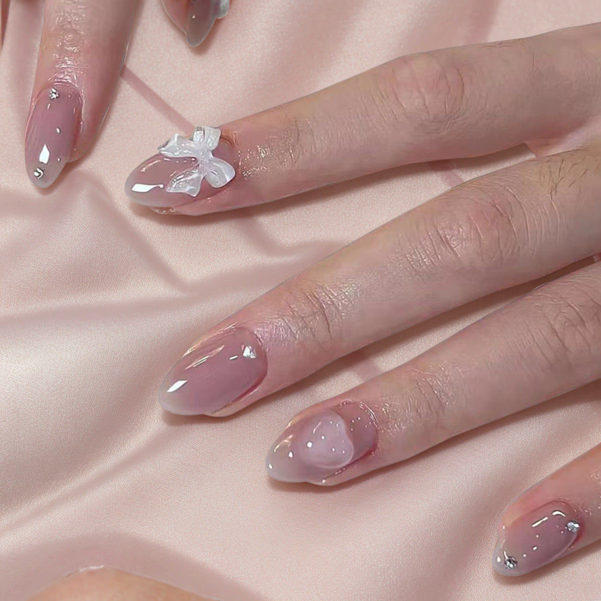 Elegant Bow Accent Press-On Nail Set