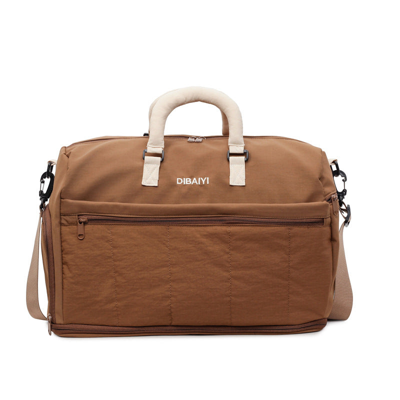 Versatile Weekender Bag with Adjustable Features