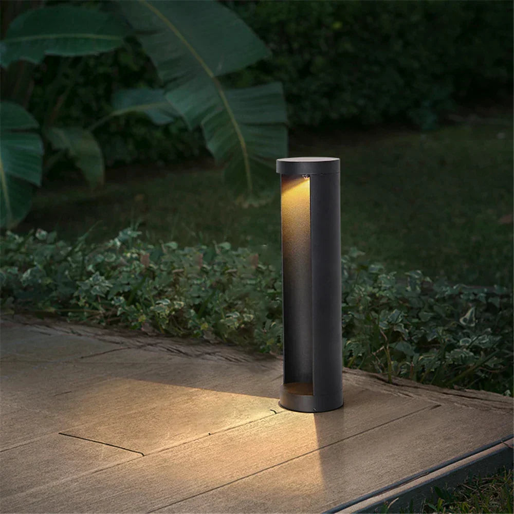Weatherproof Black LED Wall Light for Outdoor Use – IP65 Rated