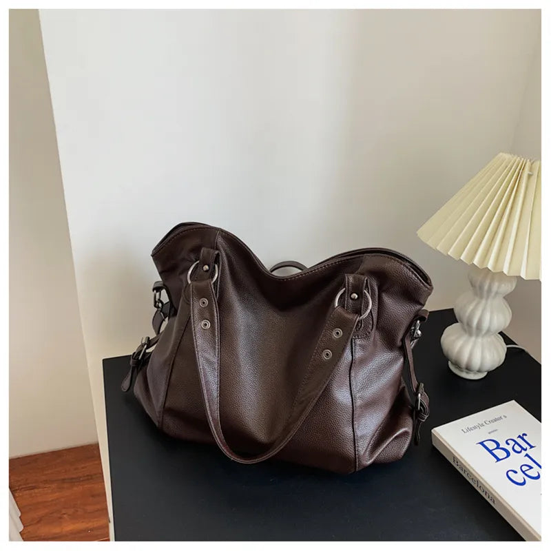 Spacious Shoulder Bag – Stylish and Practical Design