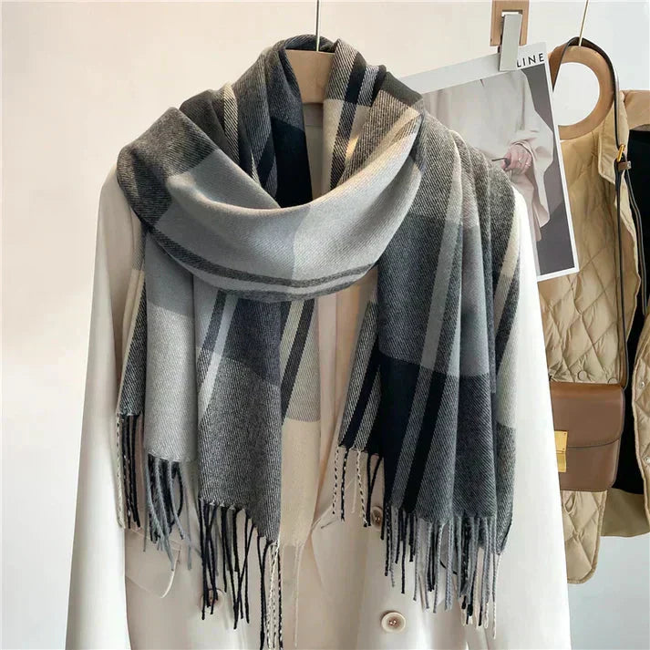 Elegant Warm Scarf - Luxurious Style