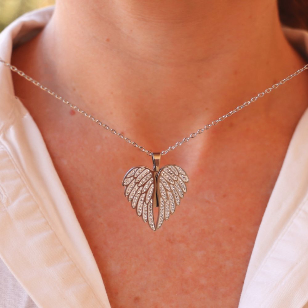 Engelenhart Pendant Necklace – Elegant Jewelry with Gold or Silver Engraving