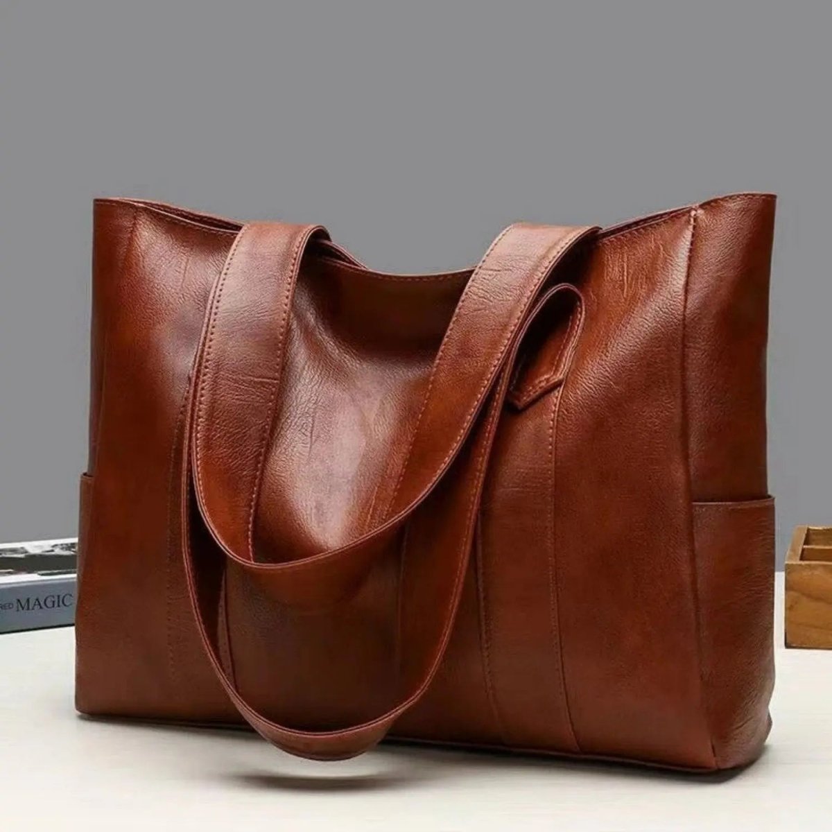 Retro-Style Leather Shoulder Bag with Smooth Finish