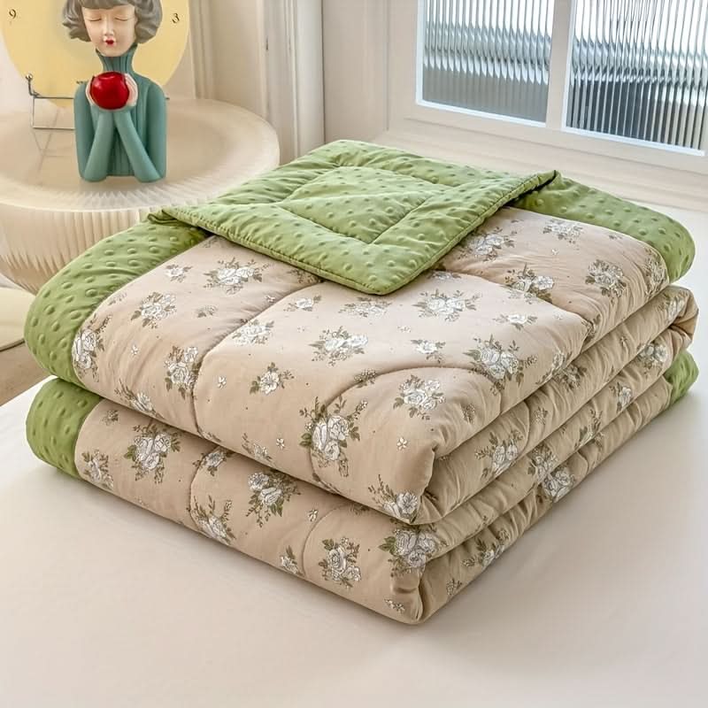 Lightweight Summer Quilt with Floral Design for Comfortable Sleep