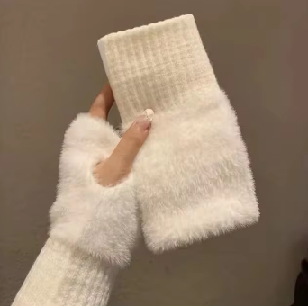 Soft Mink Fleece Gloves for Keeping Your Hands Warm