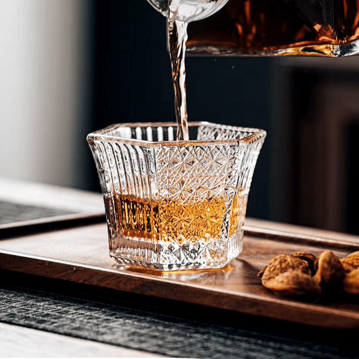 Geometric Crystal Glass – Elegant Design for Fine Beverages