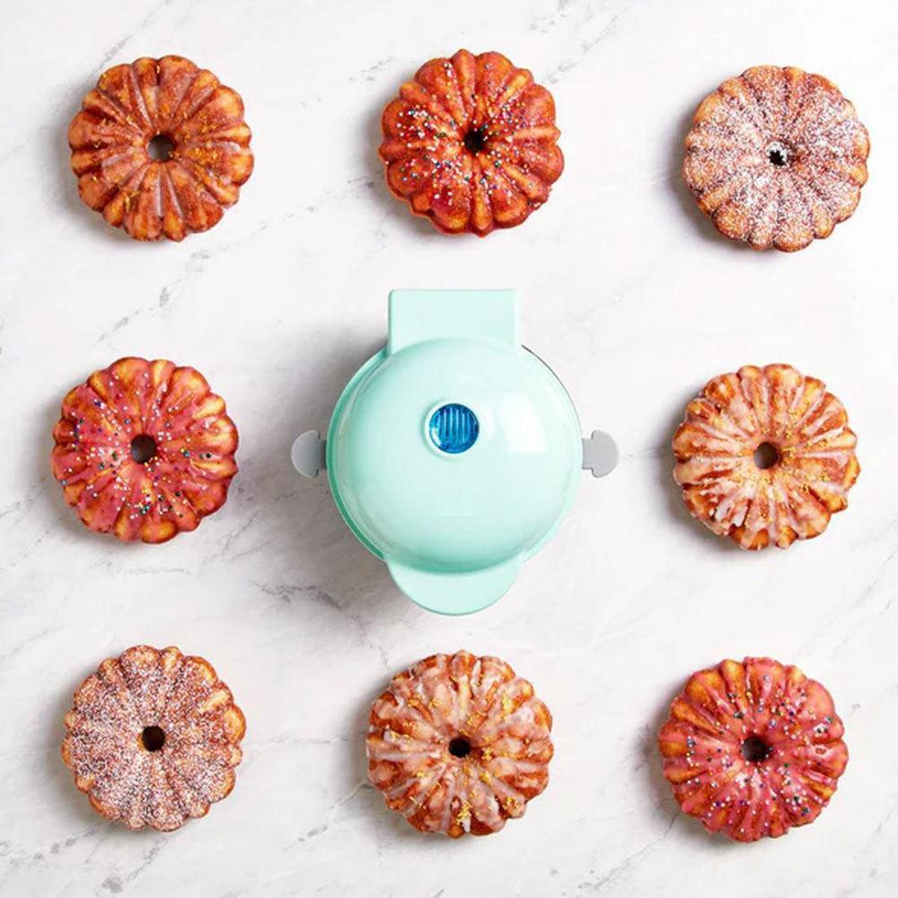 Delicious Mini Cakes Ready in Just Minutes