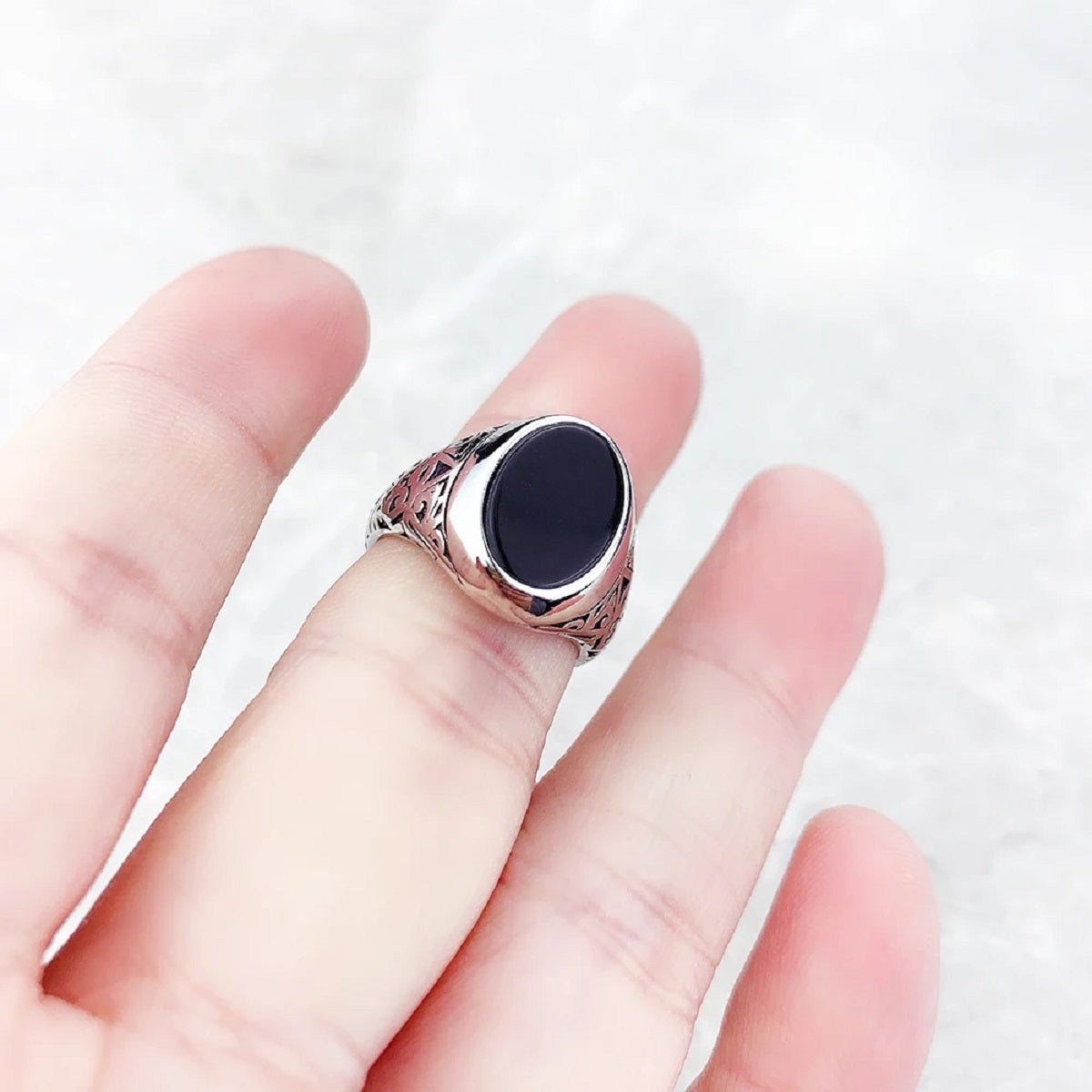 Black Oval Signet Ring in Vintage 925 Sterling Silver