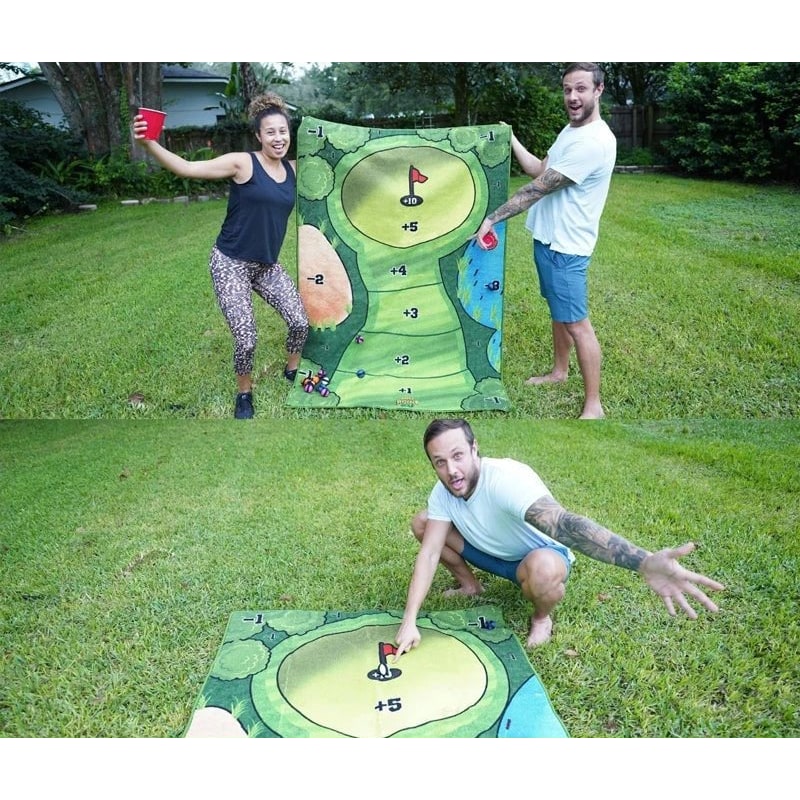 Compact Golf Chipping Challenge with Interactive Target Mat