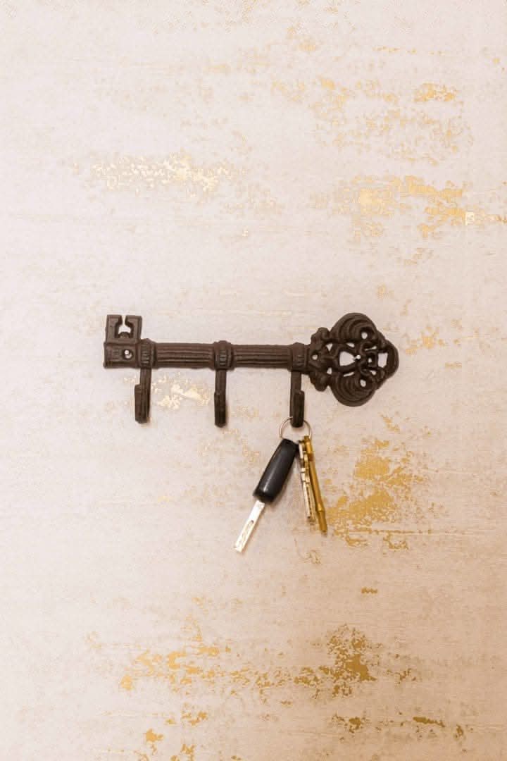 Vintage Key-Inspired Wall Hook with 3 Durable Hangers
