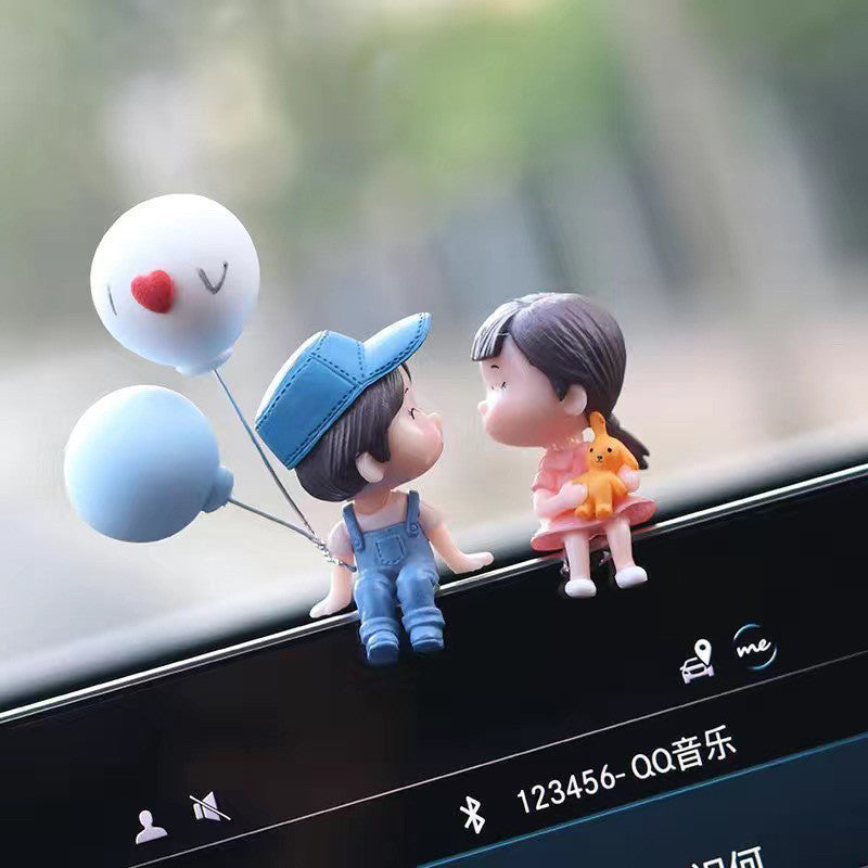 Couple Decorative Figurine – Elegant Home Accent
