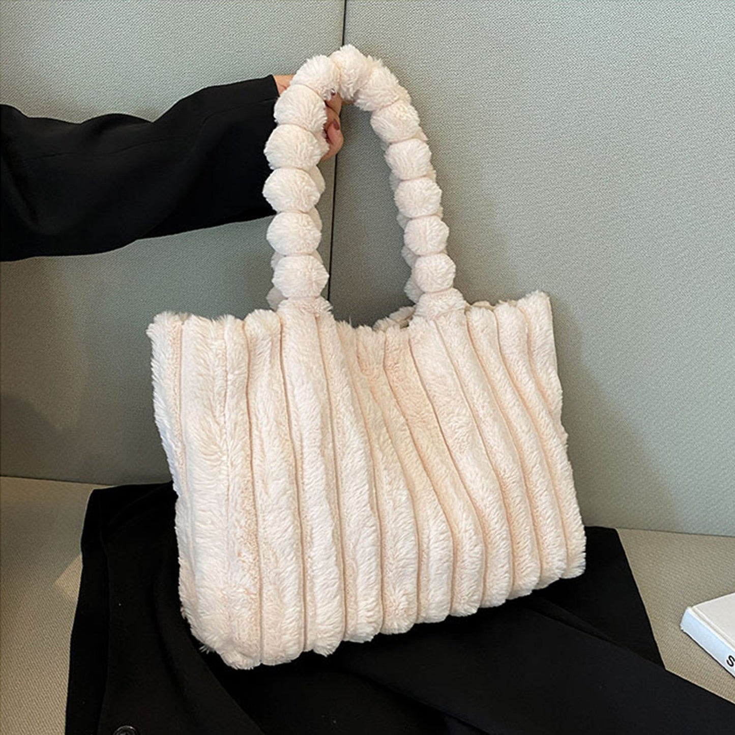 Plush Carry-All Bag for Ultimate Comfort on the Go