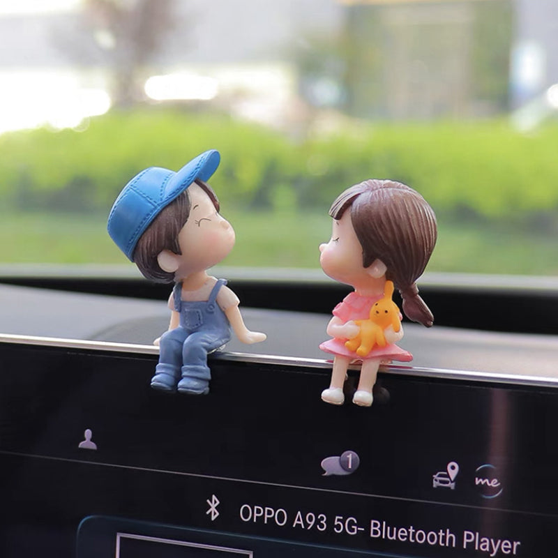 Couple Decorative Figurine – Elegant Home Accent