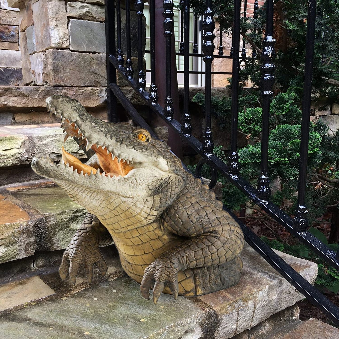 Swamp Gator Statue for Garden Decoration