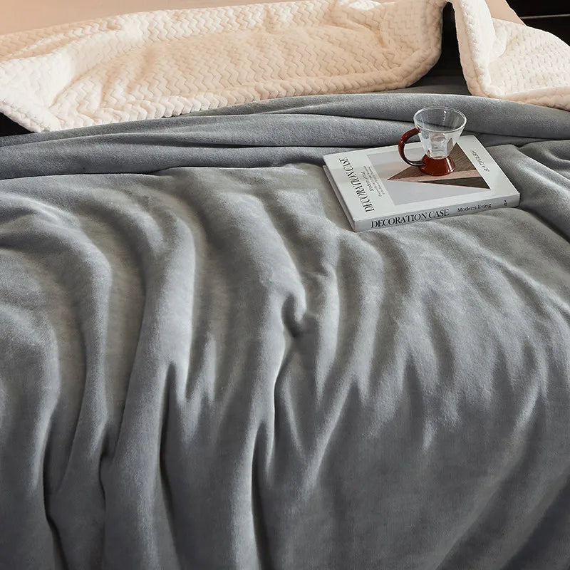 Soft and Luxurious Fleece Blanket | Lightweight & Warm | Versatile Use