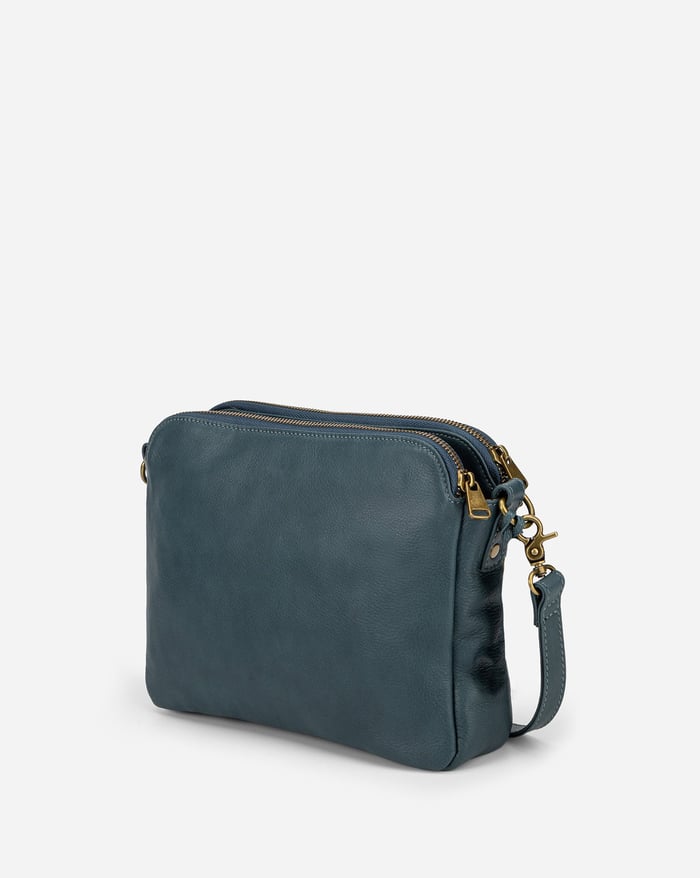 Sleek Leather Crossbody Bag for Everyday Essentials
