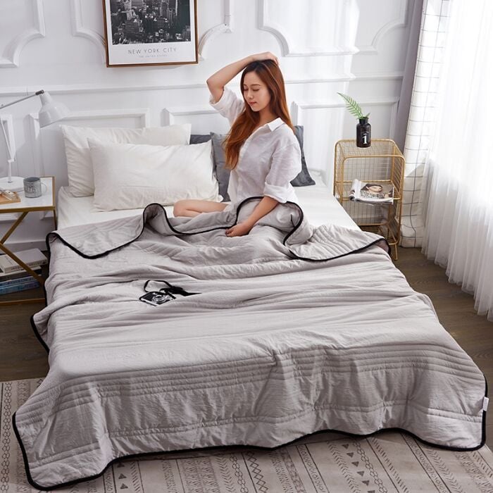 Breathable Cooling Blanket for a Comfortable Night's Sleep