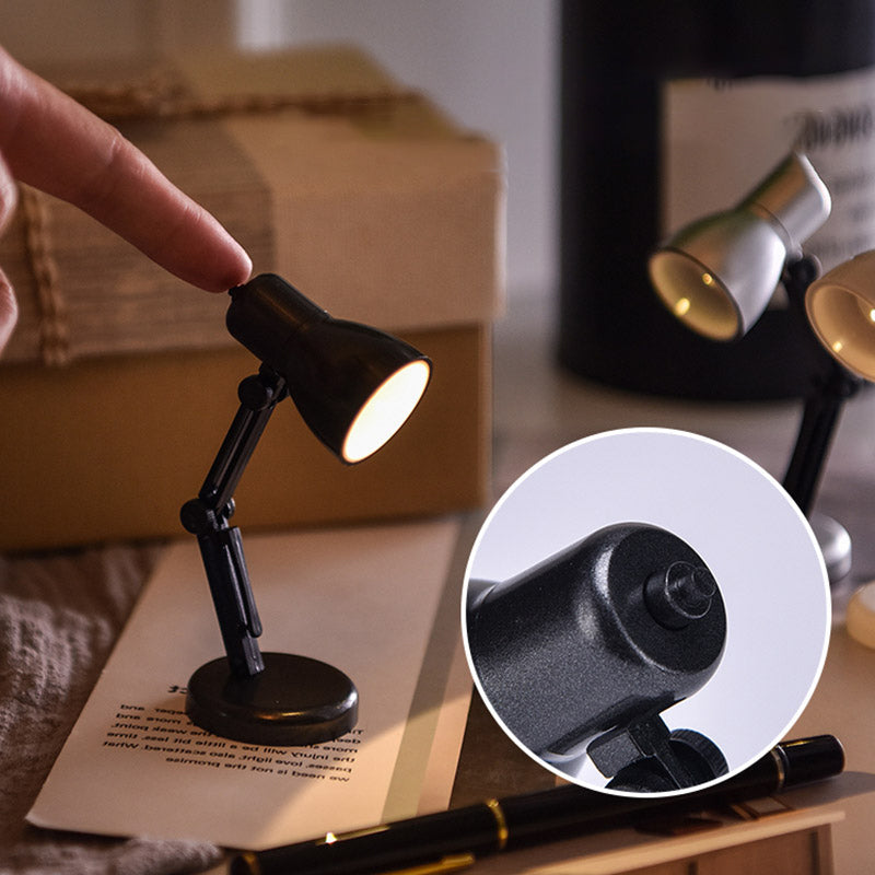 Compact Magnetic Desk Light for Cozy Evenings