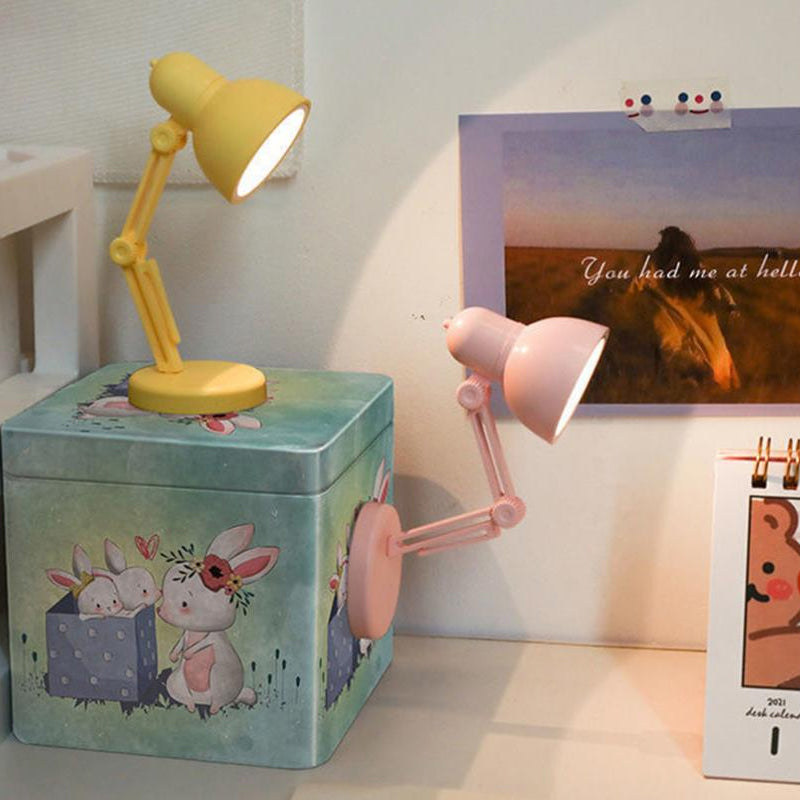 Compact Magnetic Desk Light for Cozy Evenings