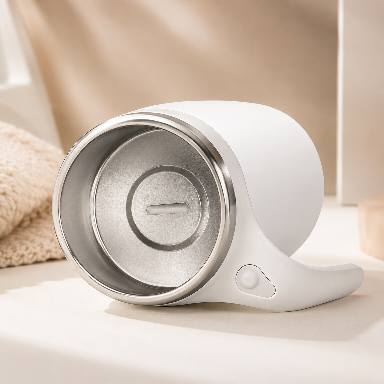 Self-Stirring Mug with Magnetic Base for Coffee and Smoothies