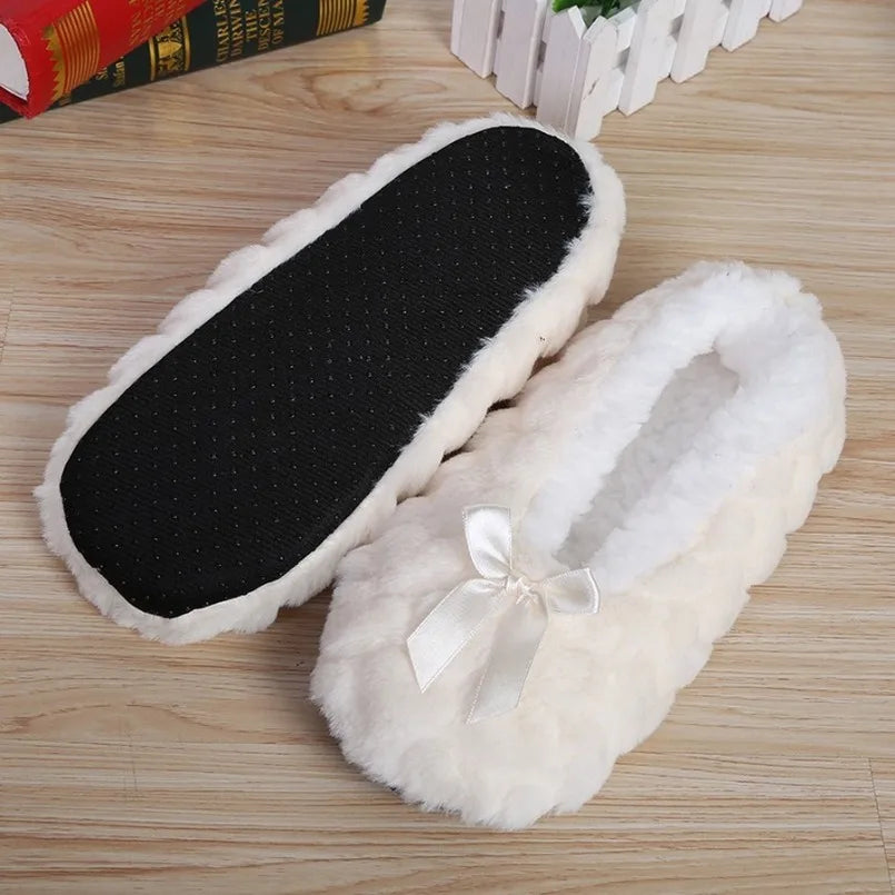 Women's Winter Slippers – Cozy Plush Home Footwear with Non-Slip Heart Design