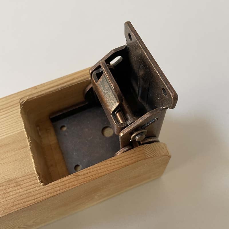 Corrosion-Resistant Invisible Connector with 90 Degrees Self-Locking Hinge