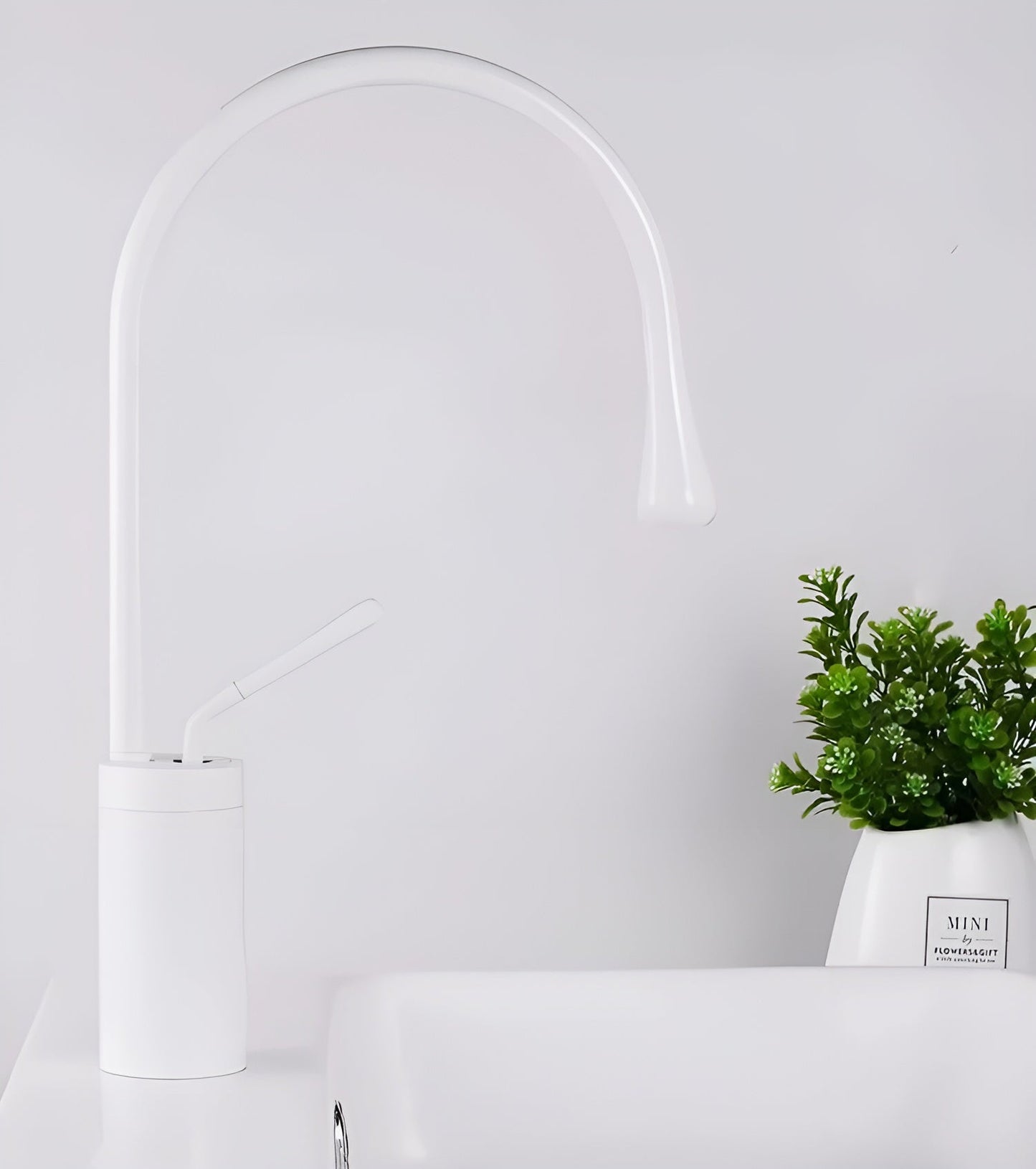 Effortless 360° Faucet Control for a Drip-Free Lifestyle