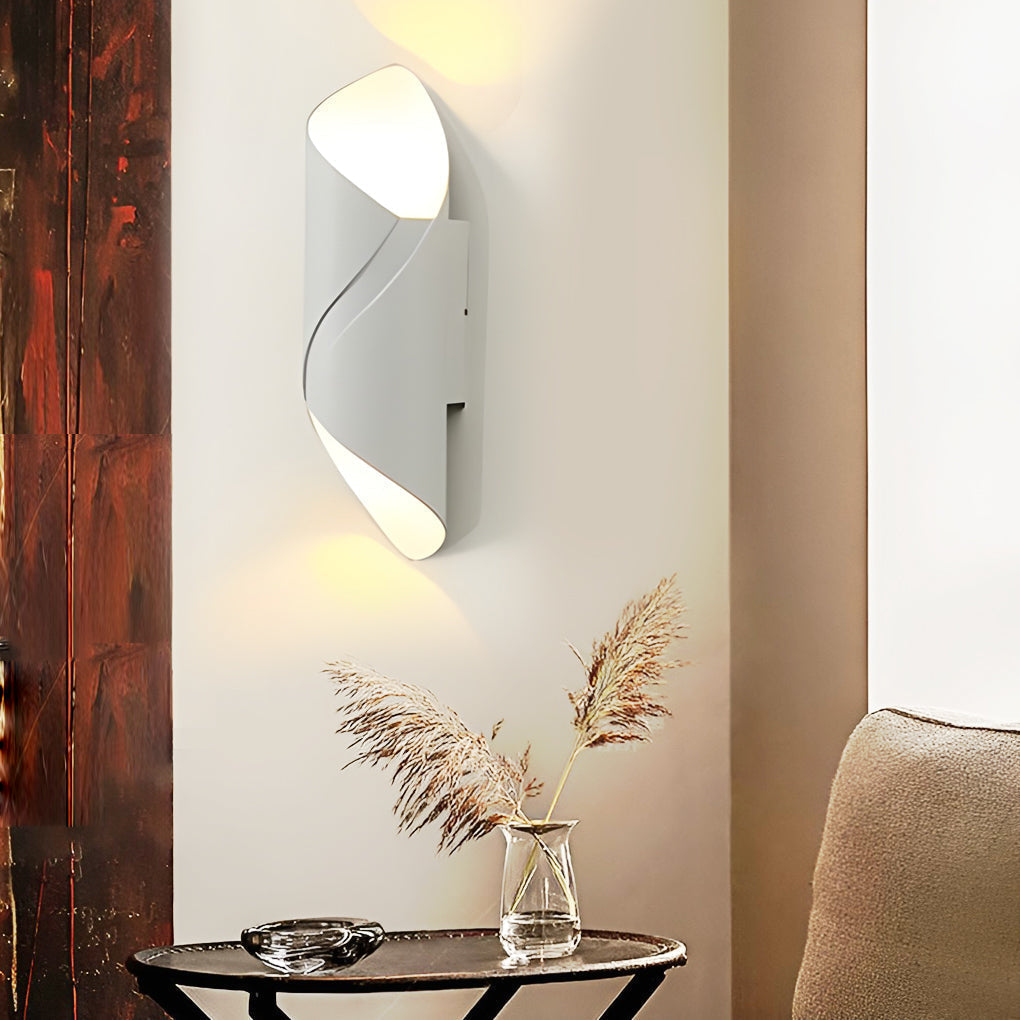 Spiral Black Metal Wall Lamp – Contemporary Outdoor Lighting Fixture
