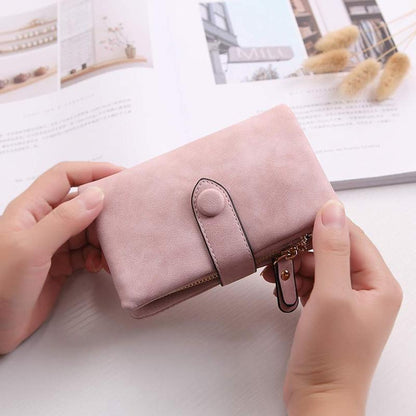 Compact Elegance: Women’s Trifold Wallet in Luxurious Leather