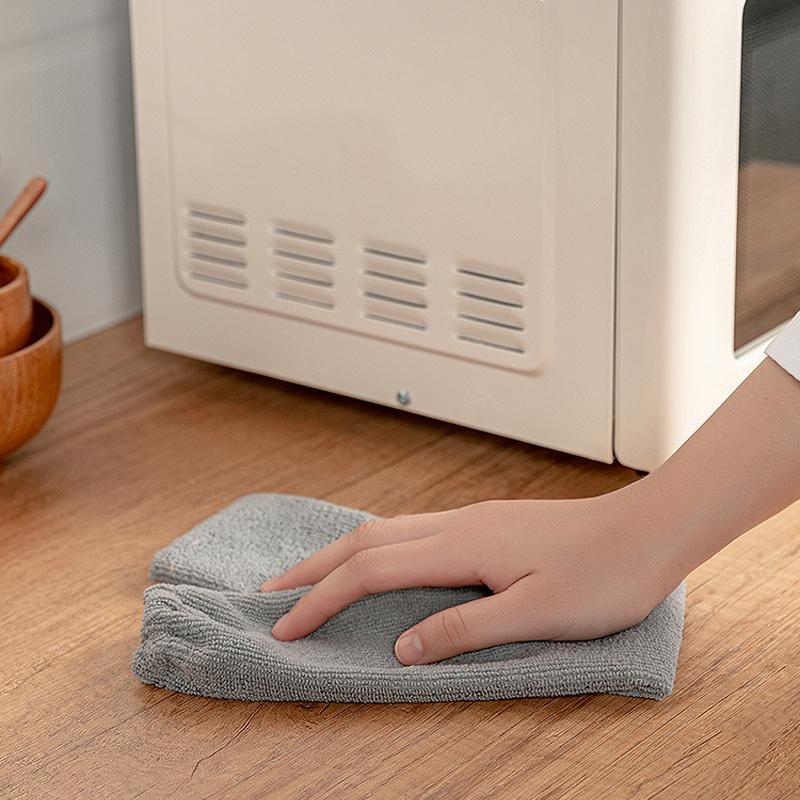 Versatile Extendable Dust Cleaner for Hard-to-Reach Areas