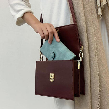 Compact Elegance: Women’s Trifold Wallet in Luxurious Leather