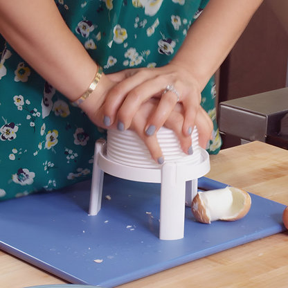 Perfectly Peeled Eggs in Seconds – Quick Peeling Tool