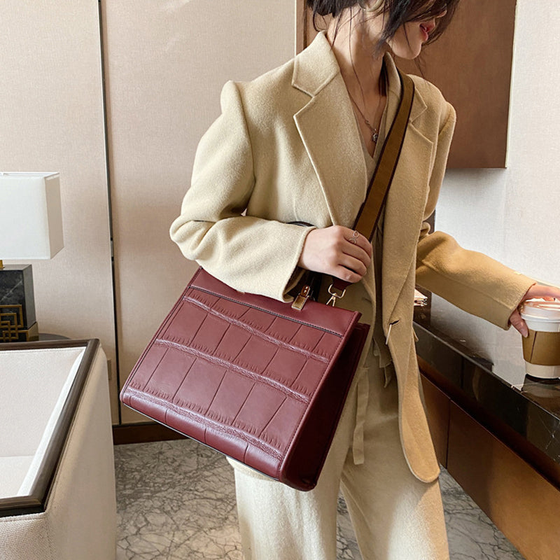 Stylish Travel Bag with Ample Storage Space