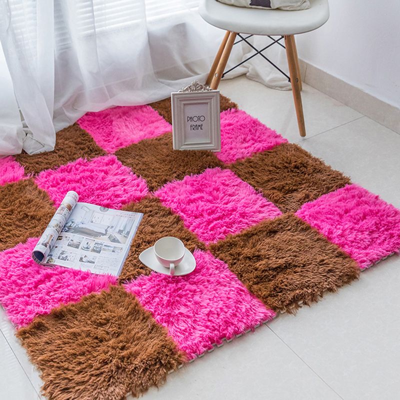 Interlocking Shag Carpet Tiles in Color Block Design – Modern Floor Covering