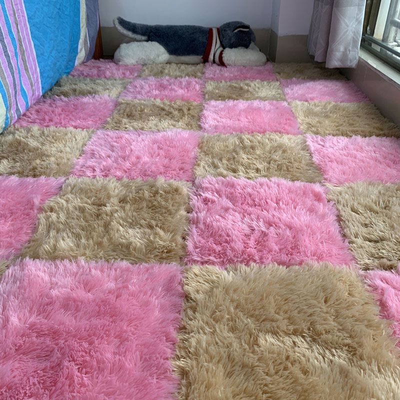 Interlocking Shag Carpet Tiles in Color Block Design – Modern Floor Covering