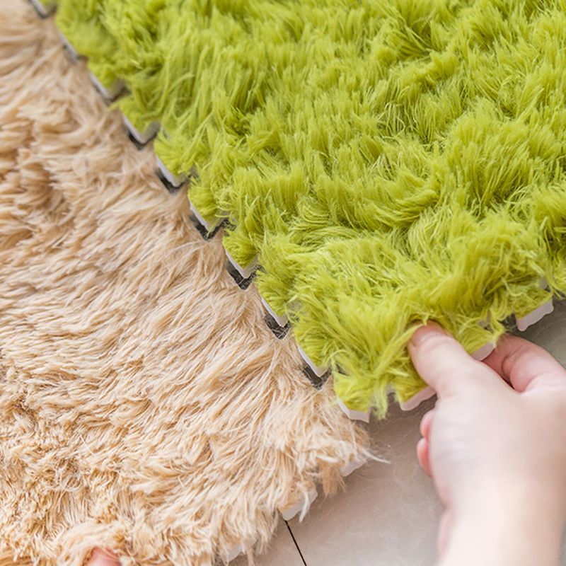Interlocking Shag Carpet Tiles in Color Block Design – Modern Floor Covering