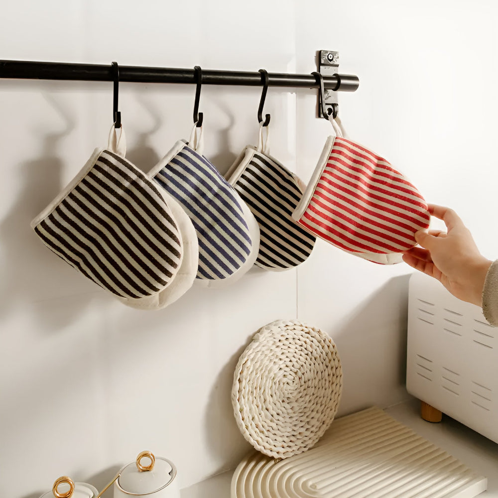 Elegant Striped Oven Mitts for Safe Cooking