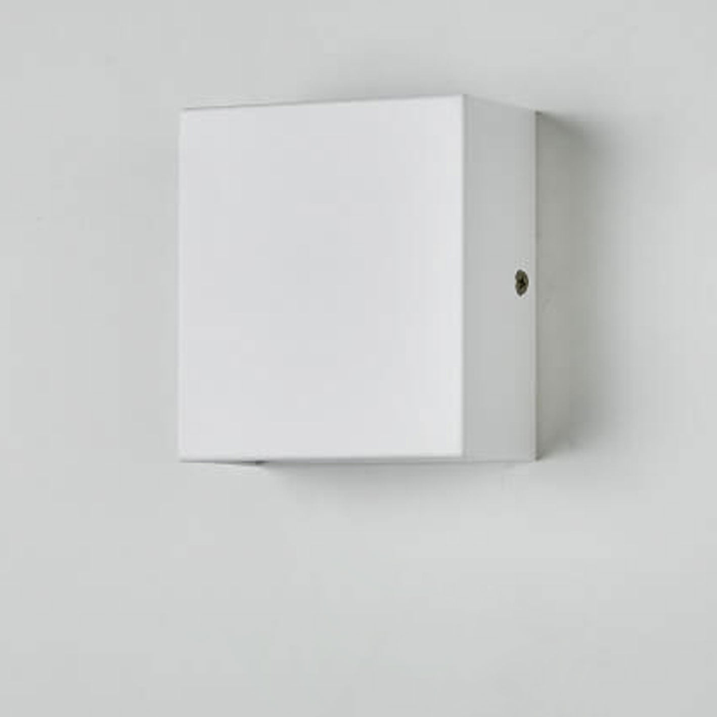 Outdoor Security Lamp with Adjustable Motion Sensor – Bright Wall Light