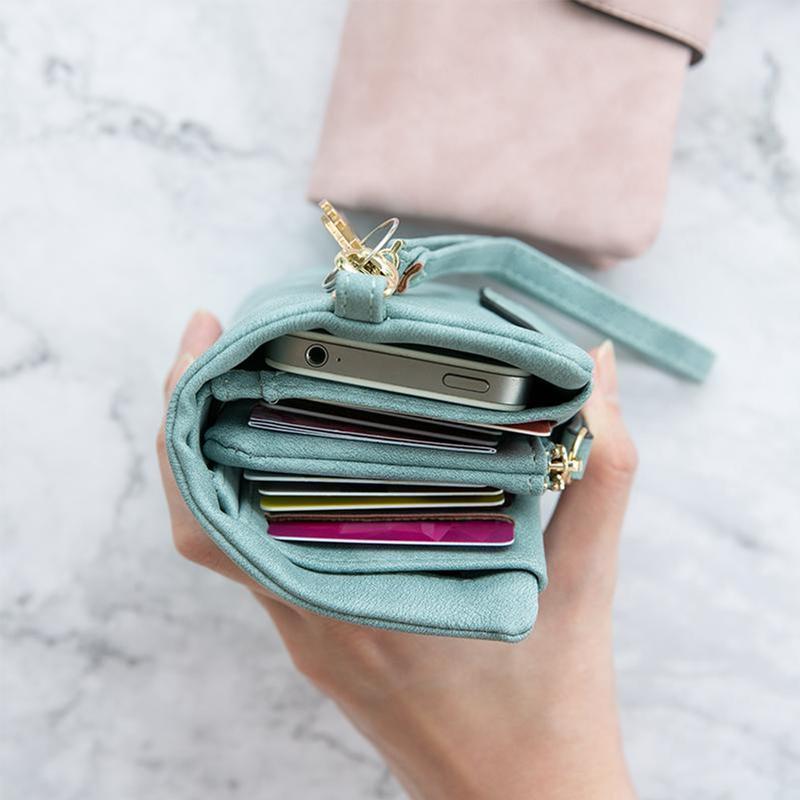 Compact Elegance: Women’s Trifold Wallet in Luxurious Leather