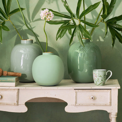 23 cm Matte Bright Green Metal Vase