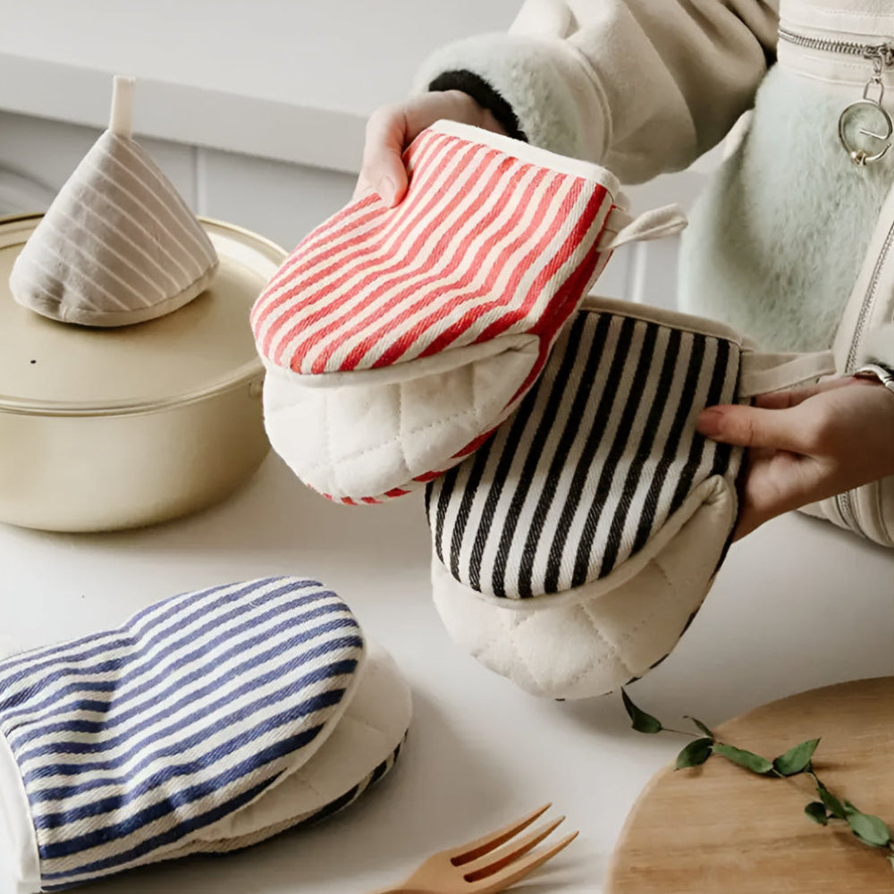 Elegant Striped Oven Mitts for Safe Cooking